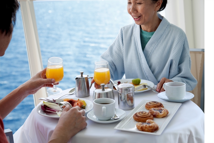 Royal Caribbean International Oasis of the seas accommodation Breakfast on balcony.jpg